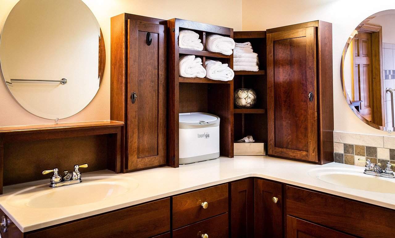 bathroom, sinks, mirrors-670257.jpg